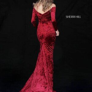 NWT! Sherri hill BLACK velvet long sleeve gown